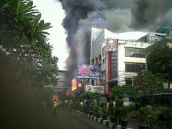 15 Jam Kebakaran Kings Belum Padam, Kadiskar Bandung: Semoga Cepat Tuntas
