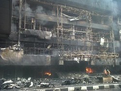 Fire Fighter Pakai Air Cikapundung Semprot Kebakaran Kings