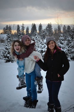 Kisah Dinda Menjadi Satu-satunya Siswi Muslimah di Riverside Highschool AS