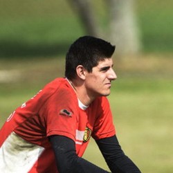 Courtois Kembali, Chelsea Akan Jual Cech