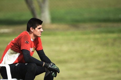 Courtois Kembali, Chelsea Akan Jual Cech