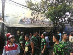 2 Rumah Dinas Perwira TNI AD di Samarinda Hangus Terbakar