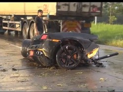 Pengusaha Selamat dari Tabrakan yang Bikin Lamborghini-nya Terbelah Dua