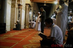 Menahan Kentut Katanya Bisa Batalkan Salat, Benarkah?