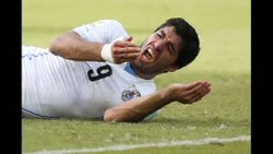 Suarez Kembali Berulah Gigit Pemain Lawan
