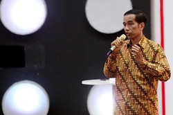 Jokowi Tolak Pemberian Suvenir dari Pengusaha UMKM di Palembang