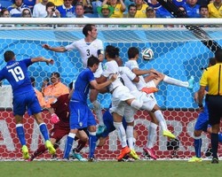 Kartu Merah yang Mengubah Skema Taktik Kedua Pelatih