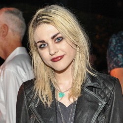 Lana Del Rey Anggap Mati Muda Keren, Anak Kurt Cobain Protes