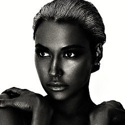 Proyek Baru, Naya Rivera Glee Unggah Foto Topless di Instagram
