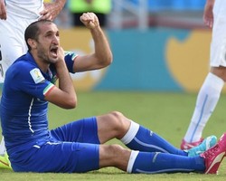 Chiellini Nilai FIFA Lindungi Suarez