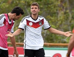 Mueller Siap Main, Bidik Clean Sheet