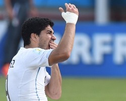 Suarez Menggigit, Tabarez Membela