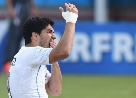 Suarez Menggigit, Tabarez Membela