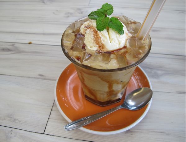 Menyeruput Kopi di Morning Glory Coffee yang Bersuasana Sejuk