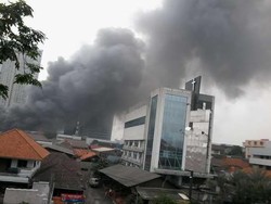 Bedeng Pemulung di Dekat Gandaria City Terbakar, 22 Mobil Pemadam Meluncur
