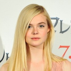 Elle Fanning, Tampil di Layar Lebar Sejak Usia 3 Tahun