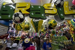 Suvenir Unik Piala Dunia Brasil: Jersey Anjing Sampai Kondom