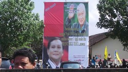 Ada Baliho Soeharto: Pilih Mantuku Yo di Kampanye Prabowo di Sukoharjo