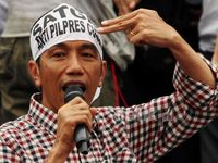 Jokowi Pakai Ikat Kepala Anti Pilpres Curang