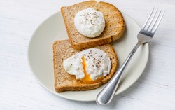 Yuk, Bikin Poached Egg Mulus Sempurna a la Jamie Oliver!