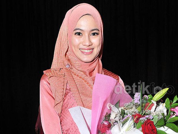 Alyssa Soebandono Manis Berhijab Pink