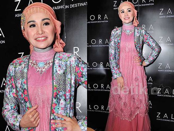 Gaya Soraya Larasati Berbusana Pink