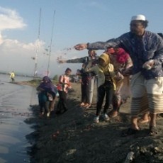 Jelang Ramadan, Warga Korban Lumpur Lapindo Ziarah Kubur di Atas Tanggul