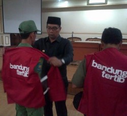 Ridwan Kamil Kecewa pada Pasukan Merah yang Halau Anjal dan Gepeng