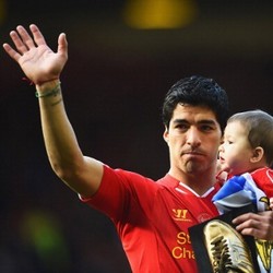 Carragher Sebut Liverpool Bisa Lepas Suarez Musim Panas Ini