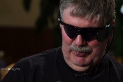 Berkat Mata Bionik, Pria Buta Ini Bisa Melihat Lagi