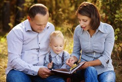 Sempatkan Bercerita Dongeng Biar Anak Makin Pintar