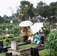 Jelang Puasa, TPU Tanah Kusir Dipadati Peziarah