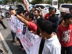 Puluhan Orang Demo Konjen Malaysia di Medan terkait Karamnya Kapal TKI