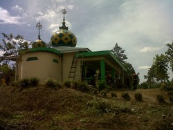 Sambut Ramadan dan HUT Bhayangkara, Polisi Gelar Bedah Masjid