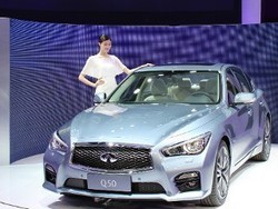 Infiniti Q50 Hybrid Sukses Jalani Uji Coba di Indonesia