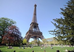 Terlalu Sombong, Prancis Sadar Harus Lebih Ramah Pada Turis