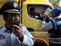 Dishub Razia Kelengkapan Surat di Yos Sudarso