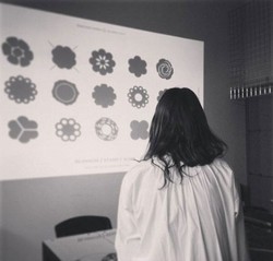 Alexa Chung Akan Rilis Koleksi Busana dengan Brand Denim