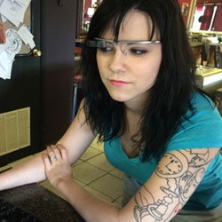 Bahaya di Balik Memakai Google Glass