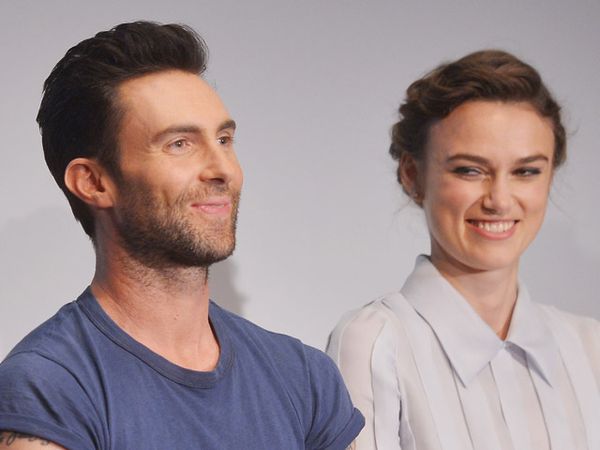 Tawa Ceria Keira Knightley dengan Adam Levine