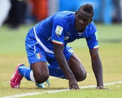 Balotelli Dinilai Sudah Jadi Kambing Hitam Kegagalan Italia di Brasil