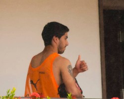 Disanksi FIFA, Suarez Langsung Pulang ke Uruguay