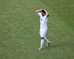 Sanksi FIFA Diyakini Akan Hantui Suarez Seumur Hidup