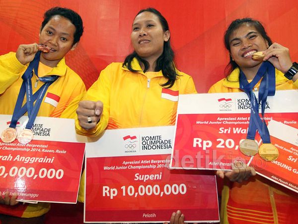 KOI Beri Bonus Atlet Angkat Besi Junior