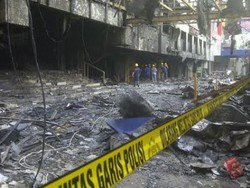 Pakai Helm Kuning, Tim Puslabfor Mulai Selidiki Kebakaran Kings