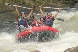 Rafting di Sungai Citarik, Siapa Takut?