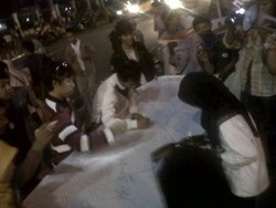 Kumpulkan Tanda Tangan Dukung Prabowo, Mahasiswa Susuri Jalan Malioboro