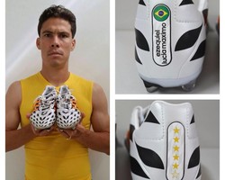 Hernanes Dapat Sepatu Spesial Jelang Lawan Chile
