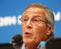 Protes Terhadap Hukuman Suarez, Tabarez Mundur dari Jabatannya di FIFA