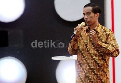 Berbatik Cokelat, Jokowi Datang ke Hotel Bidakara Bersama Iriana